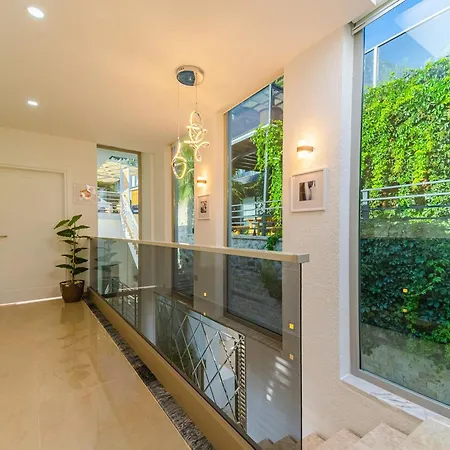 Stunning Sea View Luxury In Vila *